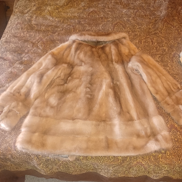 Genuine fur coat size small-medium - Picture 2 of 4